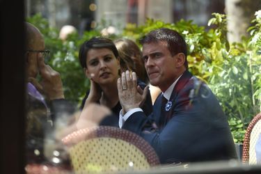 Manuel Valls et Najat Vallaud-Belkacem en terrasse