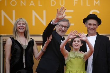 Steven Spielberg avec la jeune star du film Ruby Barnhill