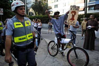 Les rues de São Paulo se soulèvent contre le mondial - Brésil