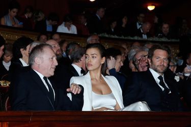 François-Henri Pinault, Irina Shayk et Bradley Cooper à Paris le 9 mars 2016