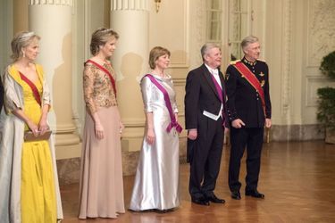 La famille royale de Belgique avec le président allemand et sa compagne au château de Laeken à Bruxelles, le 8 mars 2016