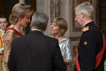 La reine Mathilde et le roi Philippe de Belgique avec le président allemand et sa compagne au château de Laeken à Bruxelles, le 8 mars 2016