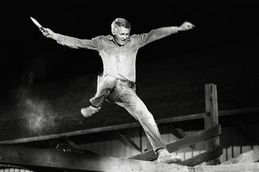 Sur le tournage de «Nevada Smith» de Henry Hathaway, Steve McQueen n&#039;hésite pas à réaliser lui-même ses propres cascades. 