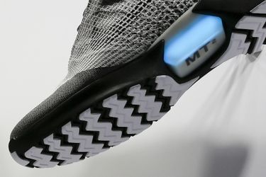 Nike présente sa chaussure autolaçante