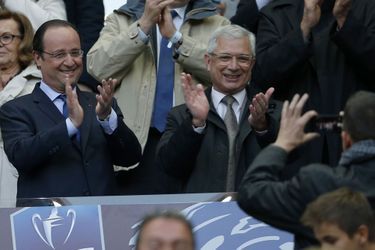 François Hollande et Claude Bartolone, fervents supporters lors de la finale de la Coupe de France qui a opposé Rennes à Guingamp.  
