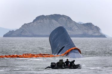 La détresse des proches - Naufrage d'un ferry en Corée du Sud