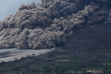 L'interminable éruption du mont Sinabung - Indonésie