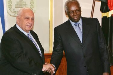 José Eduardo dos Santos avec Ariel Sharon en 2005