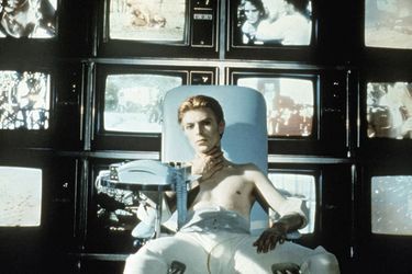 L'homme à David Bowie, avec la projection de "L'homme qui venait d'ailleurs" de Nicholas Roeg