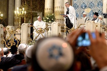Le pape François s'est rendu pour la première fois à la synagogue de Rome