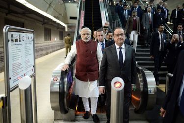 Le président français François Hollande et le Premier ministre indien Narendra Modi dans le métro de New Delhi, le 25 janvier 2016