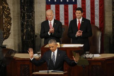 Obama, devant son vice-président Joe Biden et le Président de la Chambre des représentants, Paul Ryan