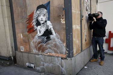 Une nouvelle oeuvre de Banksy a été peinte en face de l'ambassade française à Londres