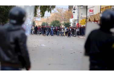 Les Tunisiens perdent patience - Vent de révolution