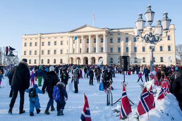 Activités de neige pour les enfants pour les 25 ans de sacre du roi Harald V de Norvège à Oslo, le 17 janvier 2016