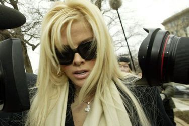 Anna Nicole Smith, l’ancienne playmate décédée après des années de bataille contre les héritiers du milliardaire nonagénaire qu’elle avait épousé, s’était déclaré en faillite au sommet de sa gloire de mannequin, en 1996. Son train de vie était adéquat avec son budget lorsqu’elle pouvait compter sur la fortune de son mari, estimée à 1,6 milliard de dollars, mais elle a dû tout arrêter lorsque la justice lui a interdit de toucher un dollar.