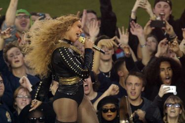 Beyoncé sur scène lors de la finale du Super Bowl à Santa Clara, le 7 février 2016