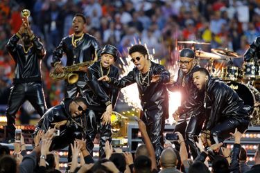 Bruno Mars sur scène lors de la finale du Super Bowl à Santa Clara, le 7 février 2016
