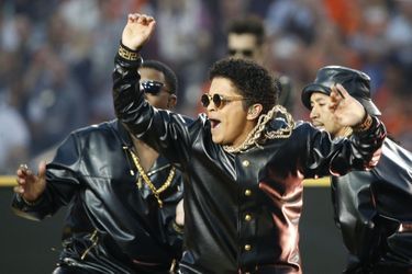 Bruno Mars sur scène lors de la finale du Super Bowl à Santa Clara, le 7 février 2016