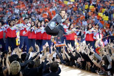 Chris Martin sur scène lors de la finale du Super Bowl à Santa Clara, le 7 février 2016