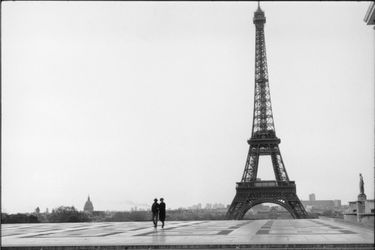La Tour Eiffel vue du Trocadéro en mai 1986- Photo extraite du projet "Le Tour du monde en 40 jours" de Benoît Gysemberg