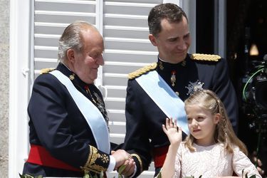 La princesse Leonor d&#039;Espagne et son père le roi Felipe VI, et son grand-père l&#039;ancien roi Juan Carlos