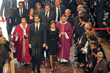 La reine Letizia et le roi Felipe VI d'Espagne à la célébration pour les victimes de l'A320 à Barcelone, le 27 avril 2015