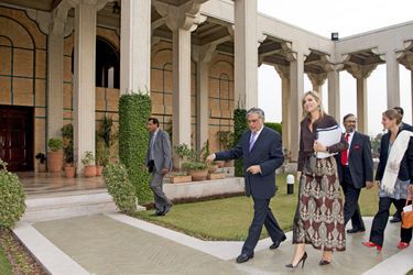 La reine Maxima des Pays-Bas avec avec le ministre des finances du Pakistan à Islamabad, le 9 février 2016