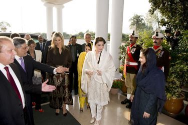 La reine Maxima des Pays-Bas avec le premier ministre du Pakistan Nawaz Sharif à Islamabad, le 9 février 2016