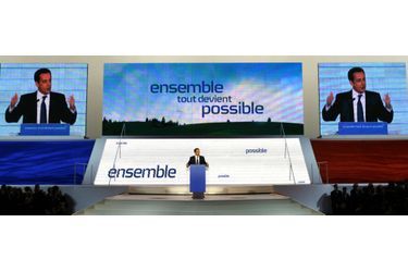 Le 14 janvier 2007, porte de Versailles, la mise en scène est grandiose pour le congrès de l&#039;UMP, qui porte aux nues le candidat Sarkozy, en vue de l&#039;élection présidentielle.