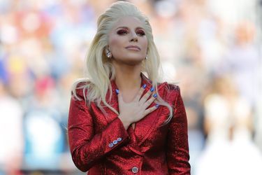 Lady Gaga sur scène lors de la finale du Super Bowl à Santa Clara, le 7 février 2016