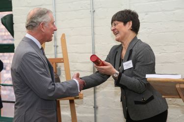 Le prince Charles reçoit un prix Europa Nostra à la Middleport Pottery de Burslem à Stoke-on-Trent, le 26 janvier 2016
