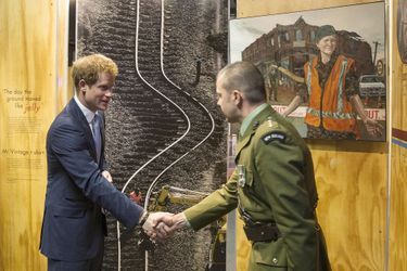Le prince Harry dans le musée du tremblement de terre à Christchurch, le 12 mai 2015