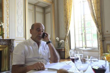 Mai 2012 : Alain Juppé déjeune dans son bureau de la mairie de Bordeaux