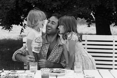 Michel Delpech en vacances avec ses enfants, le 28 Juillet 1978