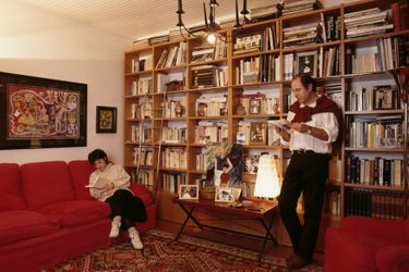 Michel Delpech et son épouse Geneviève dans leur maison de St Germain-en-Laye, le 29 novembre 1993