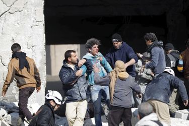 Près de 60 morts dans des raids russes contre une prison d'Al-Qaïda en Syrie