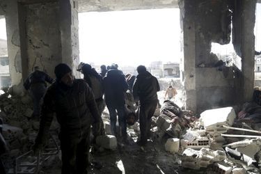 Près de 60 morts dans des raids russes contre une prison d&#039;Al-Qaïda en Syrie