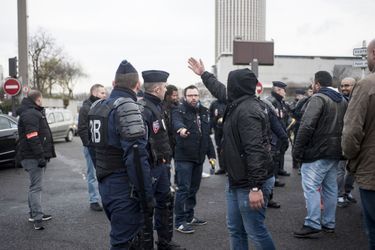 Troisième jour de mobilisation pour les taxis, en colère contre les VTC, ici à Paris