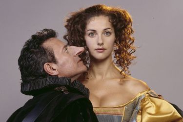 Avec Francis Huster dans la pièce "Cyrano de Bergerac", en 1997