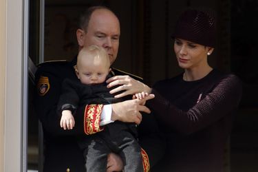 La princesse Charlène et le prince Albert II de Monaco avec le prince Jacques à Monaco, le 19 novembre 2015