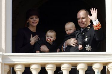 La princesse Charlène et le prince Albert II de Monaco avec leurs jumeaux Jacques et Gabriella à Monaco, le 19 novembre 2015