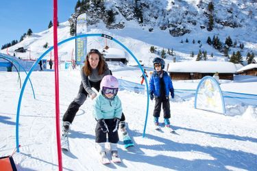 La princesse Marie de Danemark avec ses enfants en vacances en Suisse, le 10 février 2015