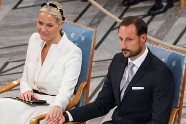 La princesse Mette-Marit avec le prince Haakon de Norvège à la cérémonie du prix Nobel de la paix, le 10 décembre 2015