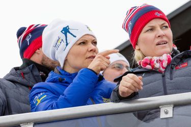 La princesse Mette-Marit de Norvège avec la princesse Victoria de Suède à Falun en Suède, le 28 février 2015