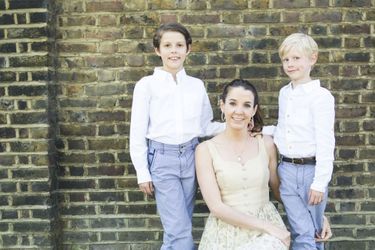 La princesse Tessy du Luxembourg avec ses deux fils, les princes Gabriel et Noah, en 2015