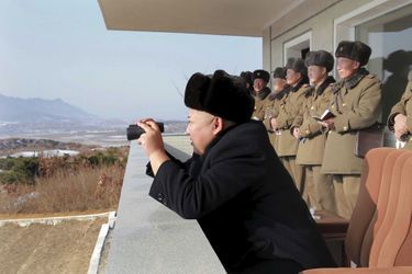 Le dictateur nord-coréen Kim Jong-un, photographié en décembre 2015 lors d'un exercice de manoeuvre des troupes nord-coréennes