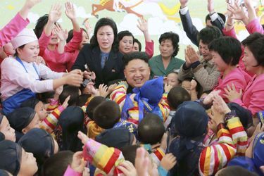 Le dictateur nord-coréen Kim Jong-un, photographié en janvier 2015 dans un orphelinat de Pyongyang