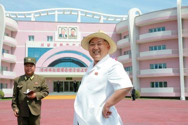 Le dictateur nord-coréen Kim Jong-un, photographié en juin 2015 après avoir inauguré un orphelinat