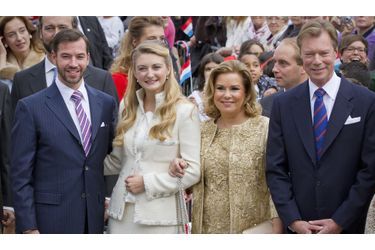 Les jeunes mariés avec le Grand-Duc et la Grande-Duchesse